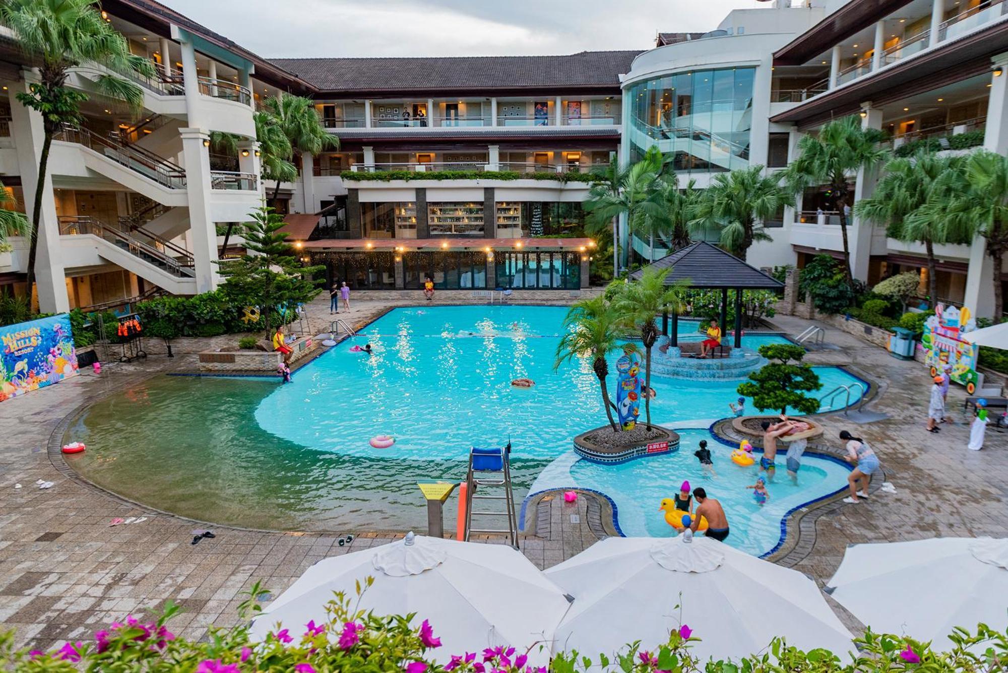 Mission Hills Hotel Resorts Шънджън Екстериор снимка